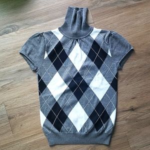 Short sleeve turtle neck sweater